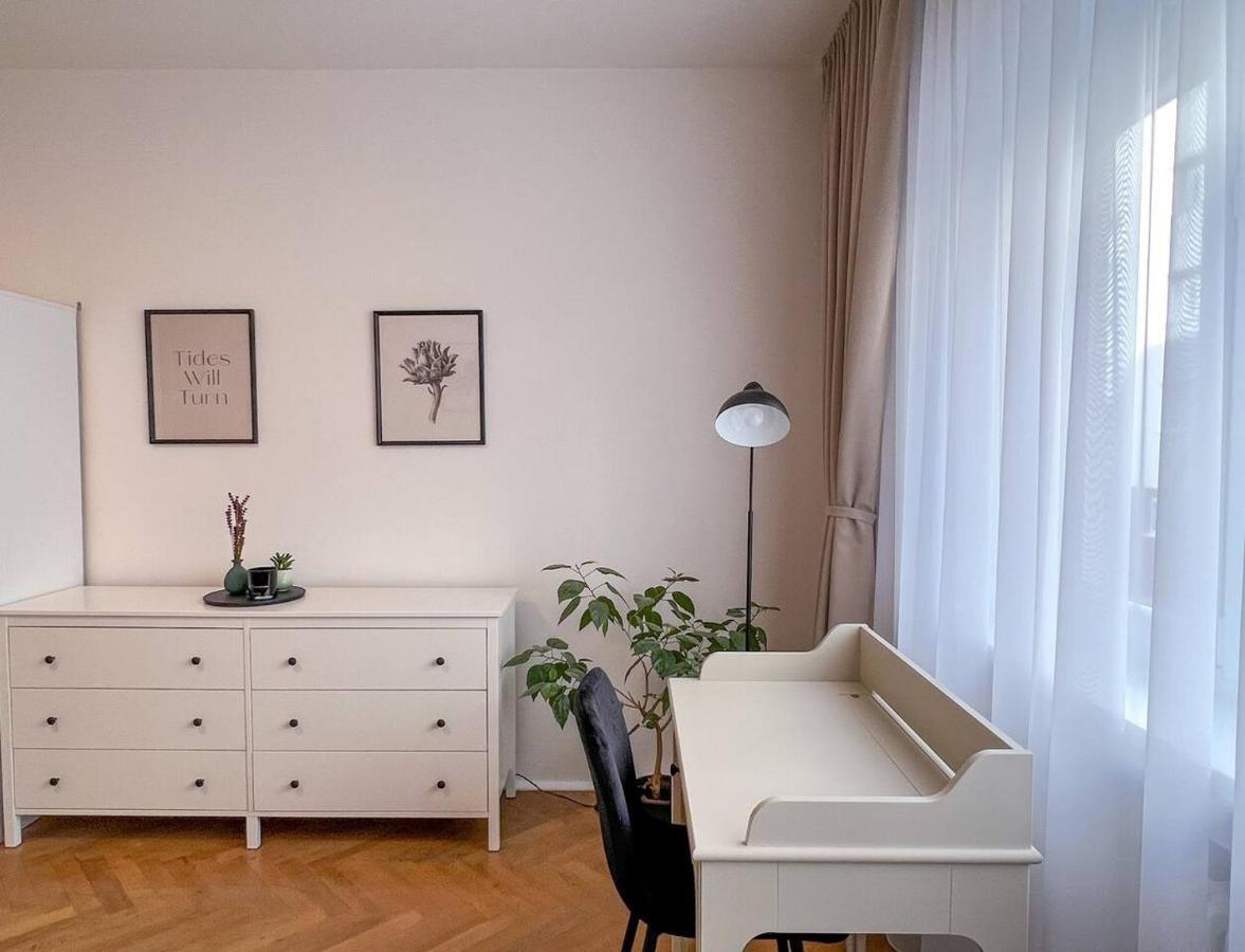 96M2 Of Comfort And Style: 4Bd Apartment In Old Town Bratislava Exterior foto